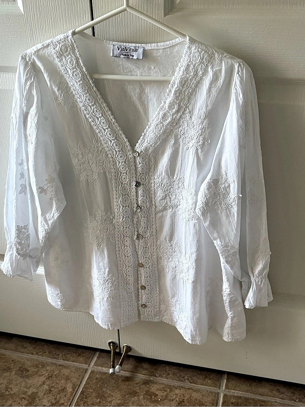ViaVitale White Embroidered Blouse Like New